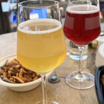 Fair Isle Brewing - Yina and Syrah - Breweries Near Me - Seattle, Washington