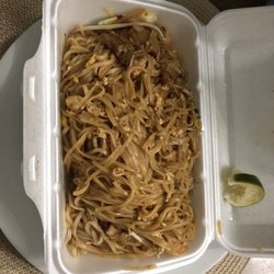 Lai Thai - Pad Thai with chicken and shrimp and no peanuts. The meat was mostly at the bottom.