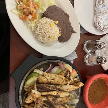 Guajillo Mexican Cuisine - chicken fajitas - Mexican Near Me - Arlington, Virginia Guajillo Mexican Cuisine - chicken fajitas - Mexican Near Me - Arlington, Virginia