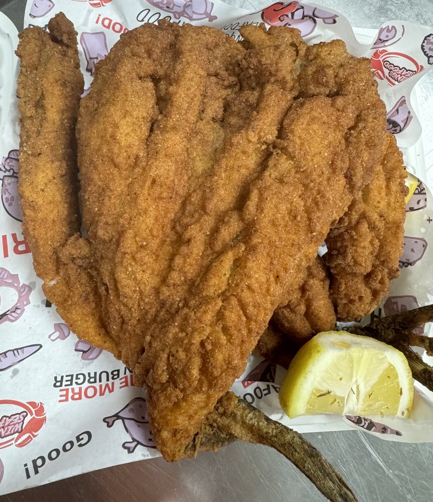 Wings & Seafood  Logo