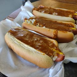 Cupid's Hot Dogs - Simi Valley - The classic Cupid Dog- Chili, mustard, onion, soft warm bun. Simply delicious.