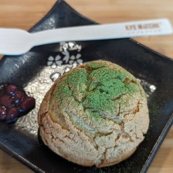 Kyoto Matcha - Matcha Cream Puff with a small side of red bean - Japanese Near Me - Rockville, Maryland