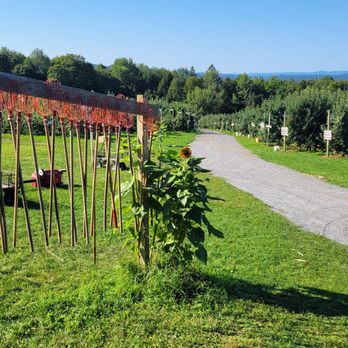 Burtt's Apple Orchard - Farmers Market Near Me - Cabot, Vermont