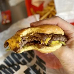 QueenBurger - Classic burger minus the "special" sauce