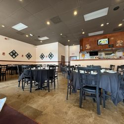 Real Wok - Seating area