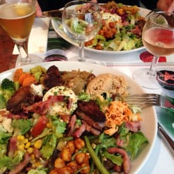 Le Bistrot de Tatie Agnès - Salade La Bergère et vin de pays, un délice !!