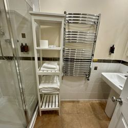 Creag Mhor Lodge - Spacious bathroom