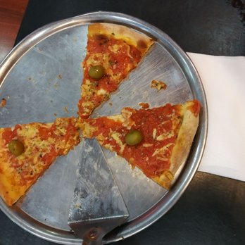 Solera Del Parque - Garlic provolone pizza- as you can see, not a lot of cheese - Buenos Aires, C Solera Del Parque - Garlic provolone pizza- as you can see, not a lot of cheese - Buenos Aires, C
