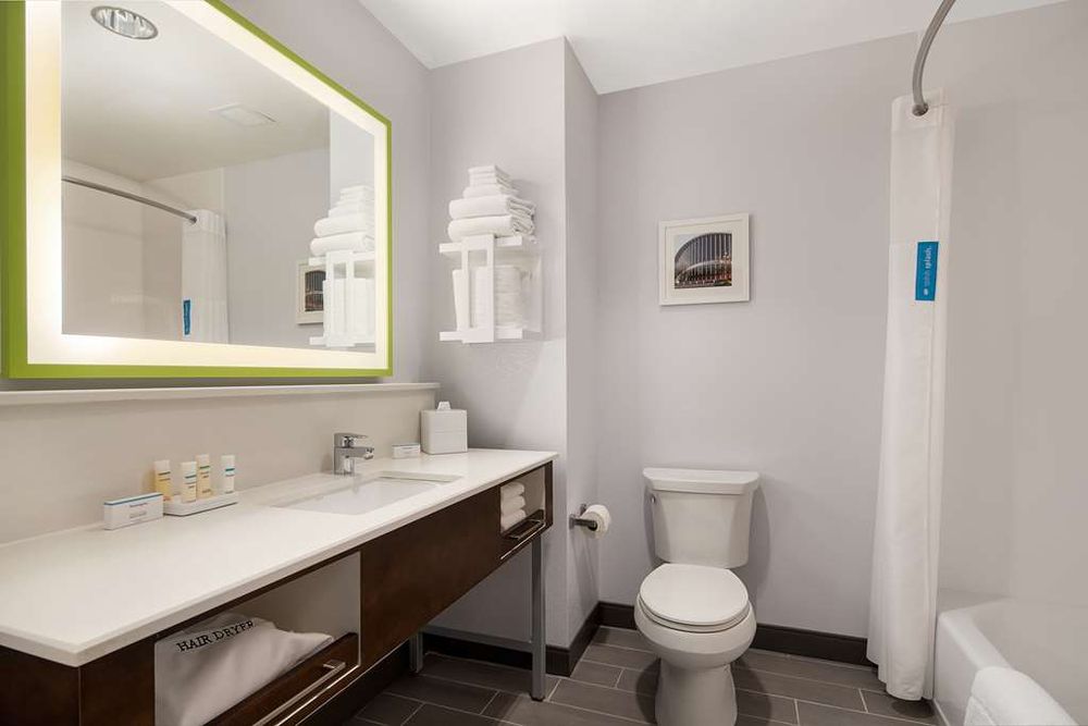 Hampton Inn & Suites Raleigh Midtown