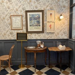 Eva's Bakery - Lovely Bistro