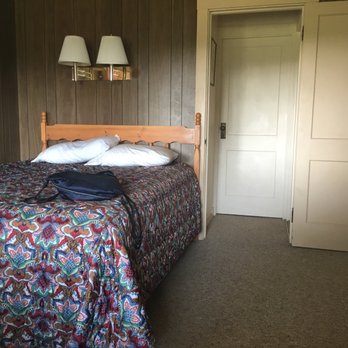 Hutchins Mountain View Cottages - Bedroom - Hotels Near Me - Bar Harbor, Maine Hutchins Mountain View Cottages - Bedroom - Hotels Near Me - Bar Harbor, Maine