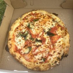 Via Napoli Express Wood Fired & catering - Gluten free crust Margherita