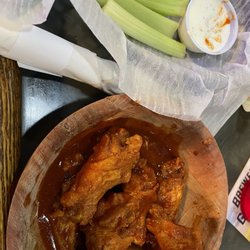 Knuk-N-Futz - Wings size and amount of sauce