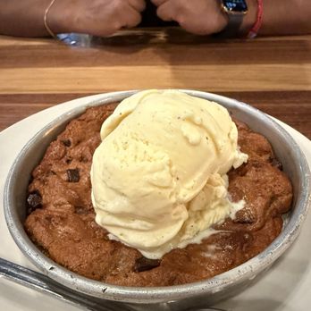 BJ's Restaurant & Brewhouse - Chocolate Chunk Pizookie - Pizza Near Me - Newark, California