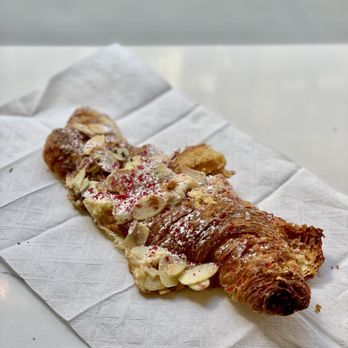 L'Appartement 4F - Raspberry croissant - Bakeries Near Me - Brooklyn, New York L'Appartement 4F - Raspberry croissant - Bakeries Near Me - Brooklyn, New York