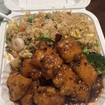 W Kitchen - General Tso Lunch special. Came w/ soup, egg roll & drink. - Chinese Near Me - Houston, Texas W Kitchen - General Tso Lunch special. Came w/ soup, egg roll & drink. - Chinese Near Me - Houston, Texas