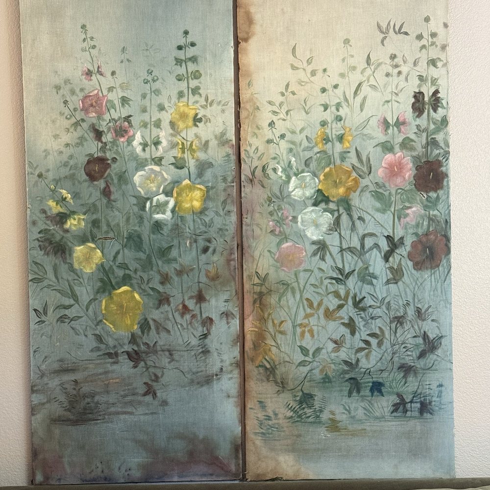 Hank’s Place - Vintage Florals - Antiques Near Me - Murphys, California