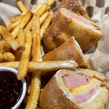 Cheddar's Scratch Kitchen - Monte Cristo - American Near Me - Overland Park, Kansas