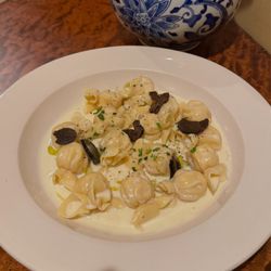 La Perla Di Pompano - Fiocchetti with pears and black truffle