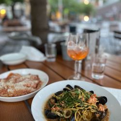 Café Tekehtopa - Aperol Spritz, wild boar ravioli and frutto di mare