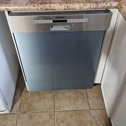 Canadian Appliance Source Whitby - The dishwasher installed by my contractor. Cross Durham Home Upgraders (Craig Vine 416-997-1436).