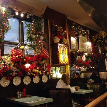 Tom's - Diners Near Me - Brooklyn, New York