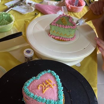 Monique's Unique Cakes - Mini cakes (lunchbox cake) buttercream decorating class with Monique for our Birthday - Bakeries Near Me