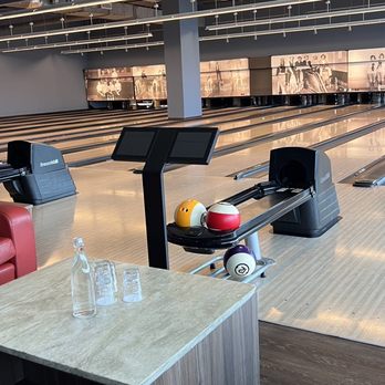 Pinstripes - New American Near Me - Houston, Texas