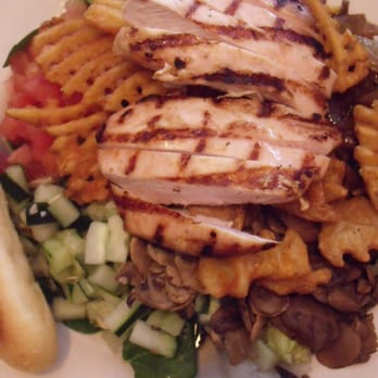 Union Grill - pittsburgh salad with chicken - American Near Me - Pittsburgh, Pennsylvania