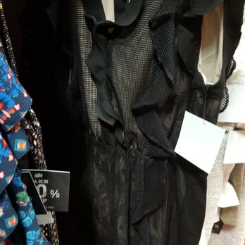 16 Suitcases - Women's Clothing Near Me - Oak Park, Illinois