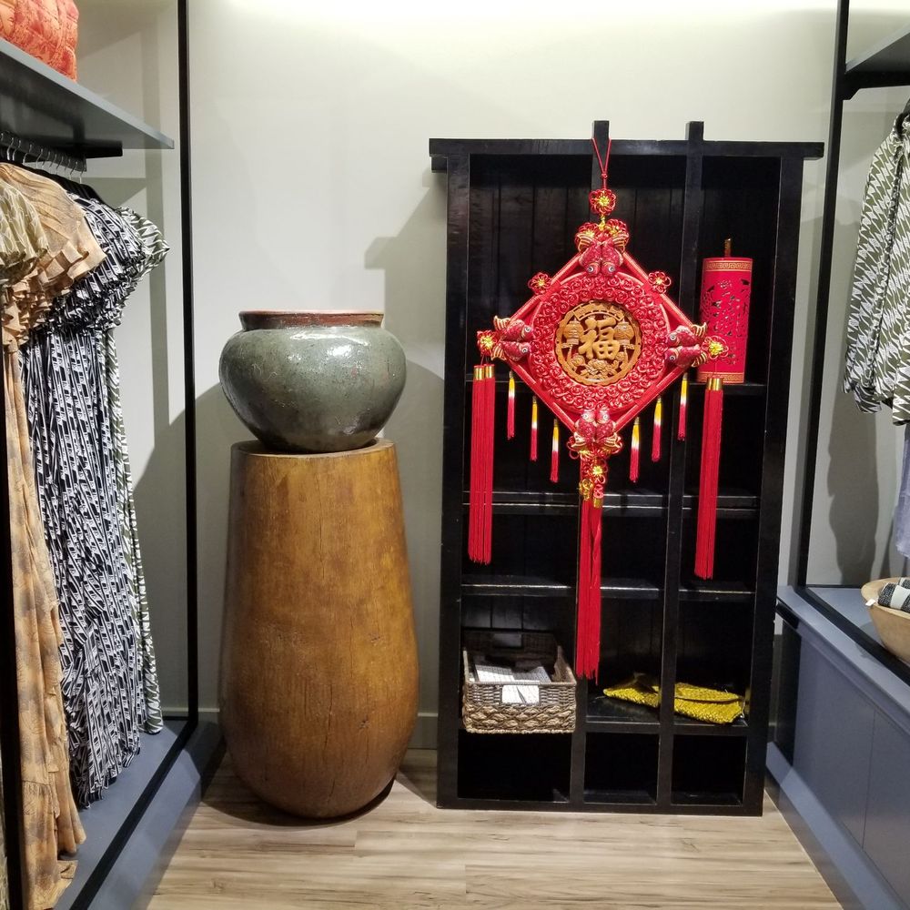 Manaola - Beautiful decor - Women's Clothing Near Me - Honolulu, Hawaii