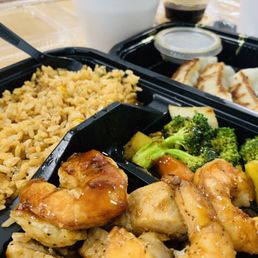 Lunch size - Hibachi chicken and shrimp + pork gyoza Lunch size - Hibachi chicken and shrimp + pork gyoza