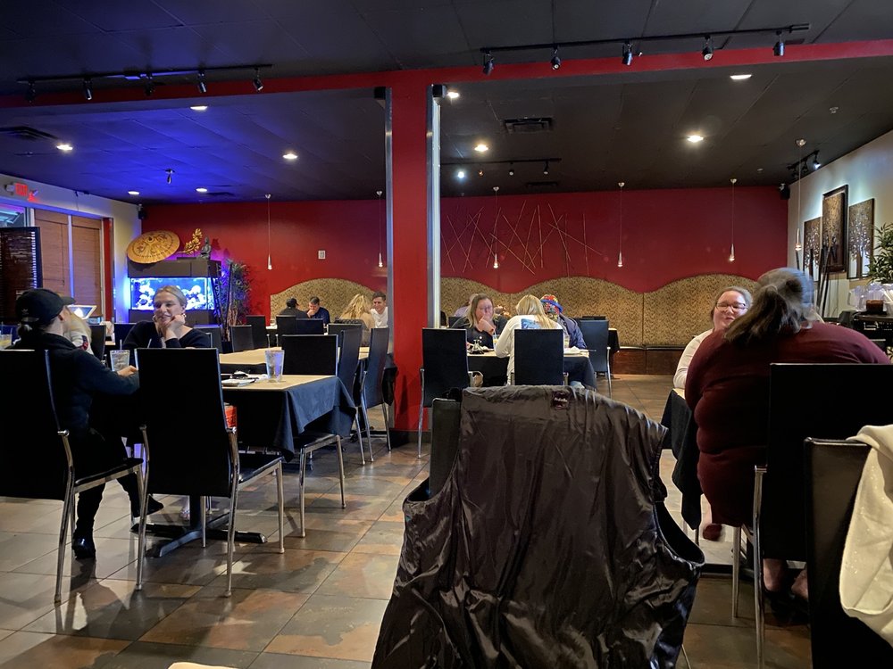 Hot Tuna Sushi Bar & Grille