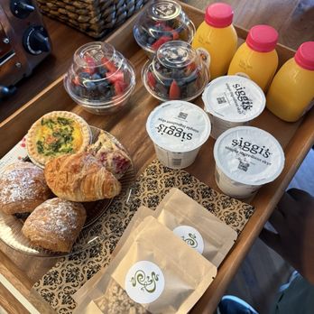 The Pinch Charleston - Breakfast (free) - Hotels Near Me - Charleston, South Carolina The Pinch Charleston - Breakfast (free) - Hotels Near Me - Charleston, South Carolina