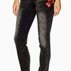 Grace in LA Jean's are both fun and flattering. Definitely the perfect addition to your wardrobe.
