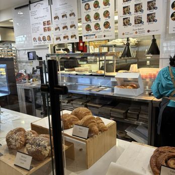 Mi Sant - Pastry case - Bakeries Near Me - Roseville, Minnesota