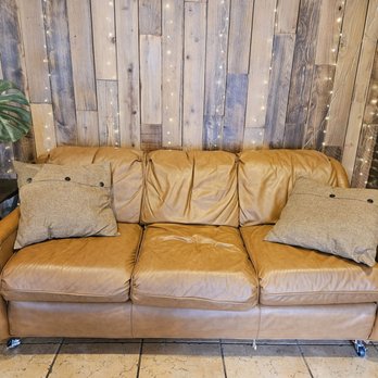 Bubz - Chill out couch - Cafes Near Me - Bremerton, Washington
