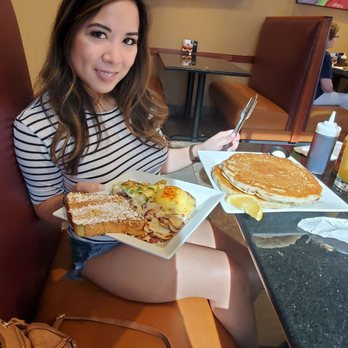 Keke's Breakfast Cafe - Everyone gave me part of their brunch with my pancakes lol - Breakfast & Brunch Near Me - Windermere, Florida