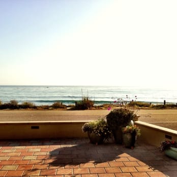 Blue Dolphin Inn - Patio - Hotels Near Me - Cambria, California