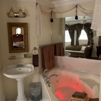 Castle Creek Inn - Rapunzels tower room - Bed & Breakfast Near Me - Sandy, Utah Castle Creek Inn - Rapunzels tower room - Bed & Breakfast Near Me - Sandy, Utah