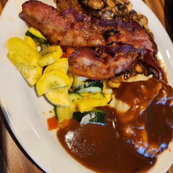 Norms - Meatloaf with mash potatoes and veggies - Diners Near Me - Ontario, California Norms - Meatloaf with mash potatoes and veggies - Diners Near Me - Ontario, California