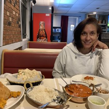Curry Gate - Left to right; samosa and pakora appetizer, Garlic Naan, Rice, chicken tikka, 3 sauces include Tamarind Chutney, Mint Chutney, and Raita - Indian Near Me - Charlotte, North Carolina Curry Gate - Left to right; samosa and pakora appetizer, Garlic Naan, Rice, chicken tikka, 3 sauces include Tamarind Chutney, Mint Chutney, and Raita - Indian Near Me - Charlotte, North Carolina