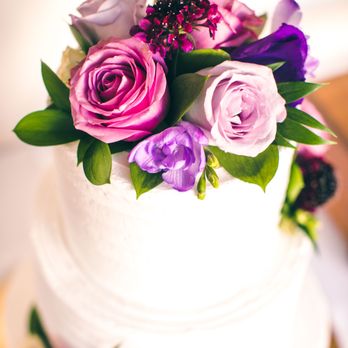 Gold Finch Florals - Cake top - Floral Designers Near Me - Laguna Beach, California