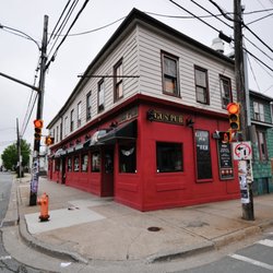 Gus' Pub & Grill