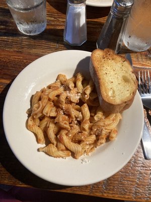 Red, White and Basil by null