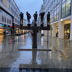 Unzeitgemäße Zeitgenossen - ... Spiegelbild ...