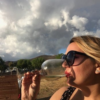 Agua Dulce Winery - Lovely day for Agua dulces Chardonnay - Wineries Near Me - Agua Dulce, California