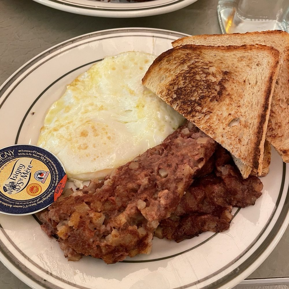 Montague Diner - Corn beef and Eggs - Diners Near Me - Brooklyn, New York Montague Diner - Corn beef and Eggs - Diners Near Me - Brooklyn, New York