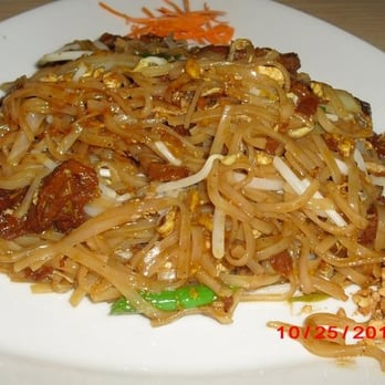 Sweet Basil - Mock duck pad thai - Pan Asian Near Me - Brooklyn Park, Minnesota
