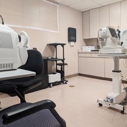 Barnet Dulaney Perkins Eye Center - Interior image BDP - Thunderbird testing, OCT, Topography.